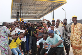 Residents of the community and well-wishers with the MD of Petrocam Trading Nigeria Ltd.