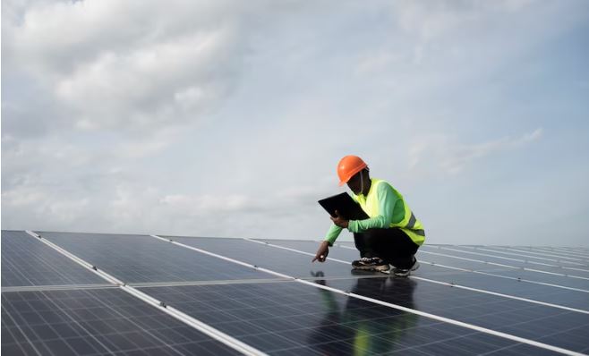 Solar panel lifespan and easy maintenance